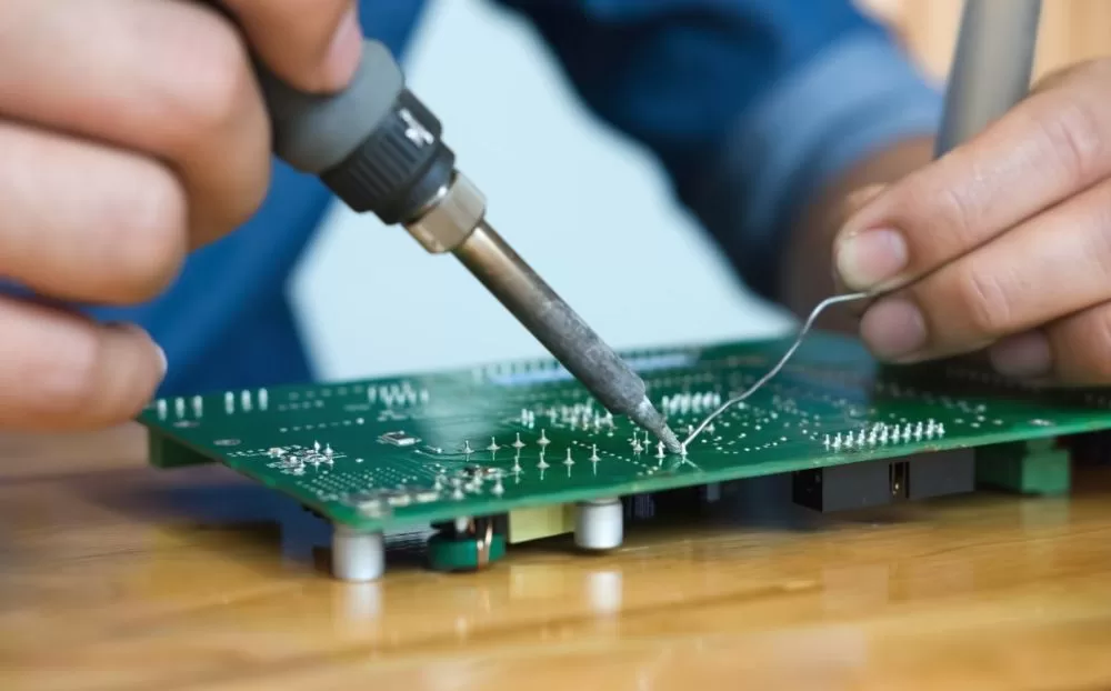 ¿Diseño Propio vs. Externalizar el Diseño de PCB? Pros y Contras