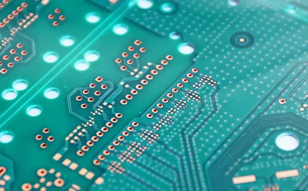 Vías (Vias) en PCB: Tipos y Mejores Prácticas de Diseño